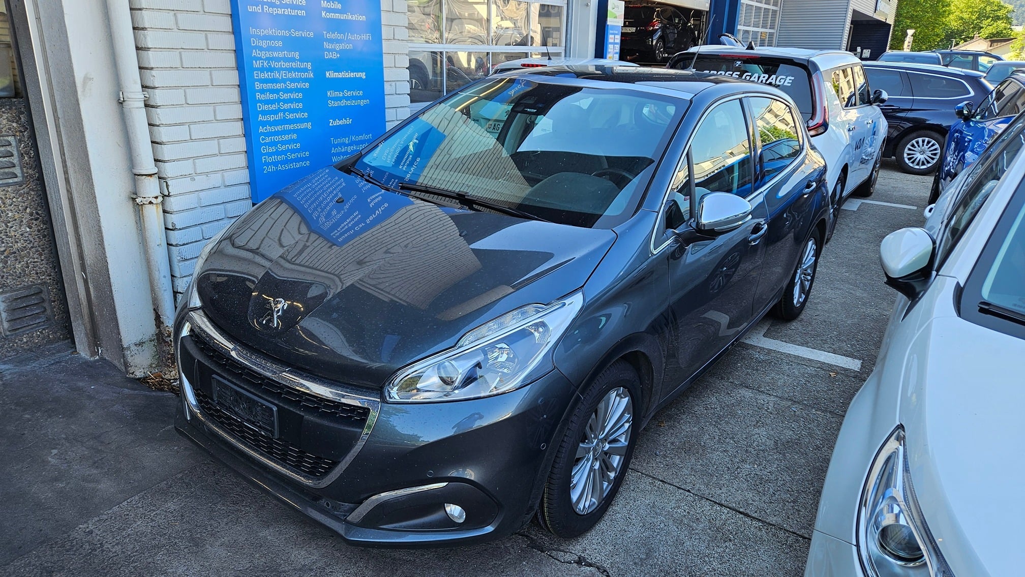 Peugeot 208 1.2i SST 2015