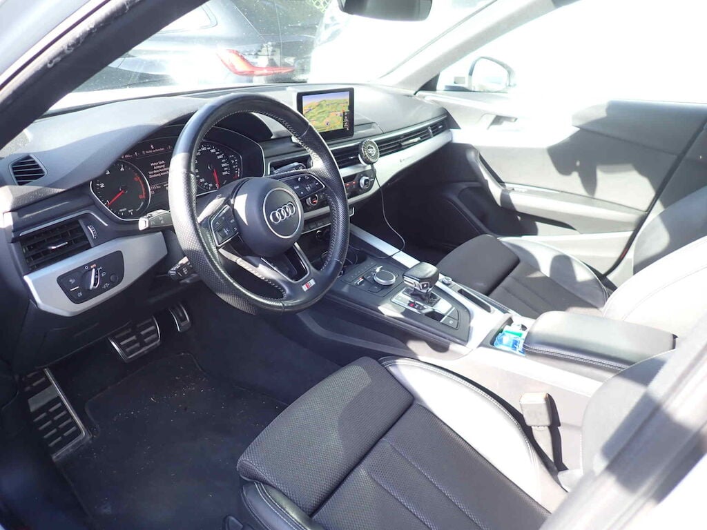 Audi A4 AVANT 2016