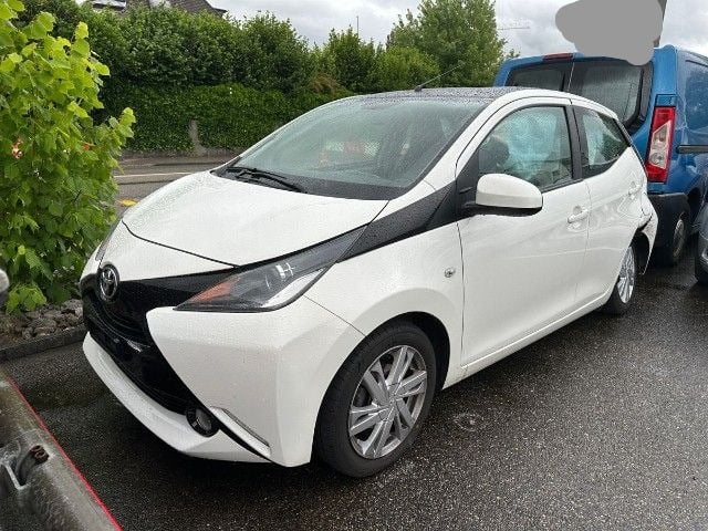 Toyota Aygo 1.0 VVT-i x-play 2014