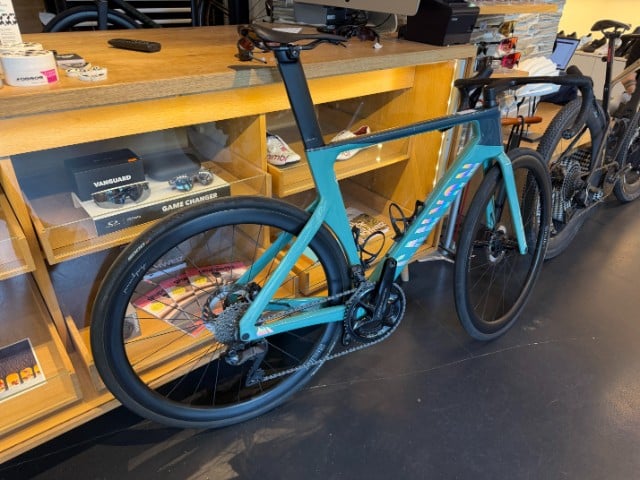 Canyon Aeroad CF SLX 8 Di2 Cosmic 2025