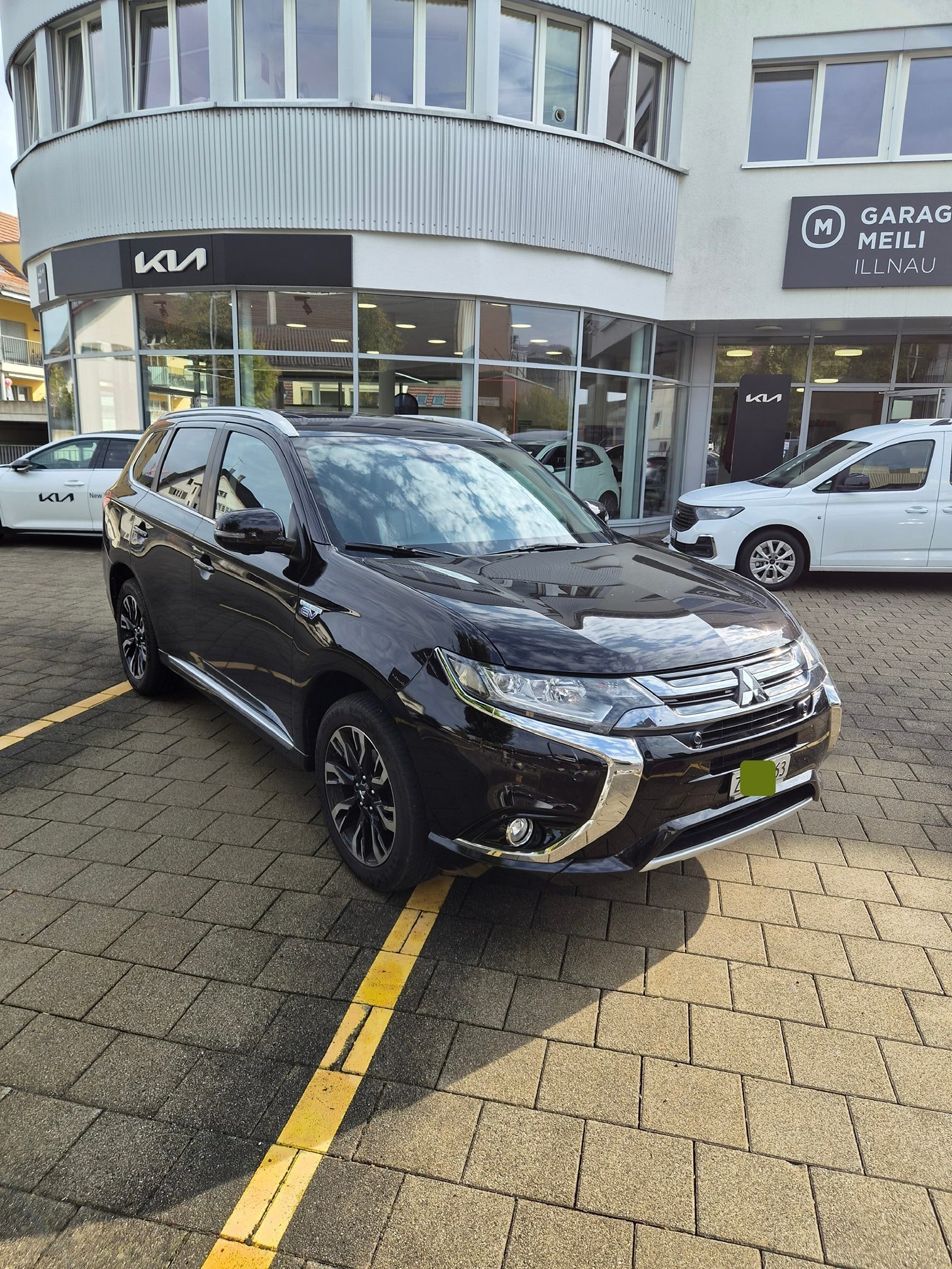 Mitsubishi Outlander PHEV 2016
