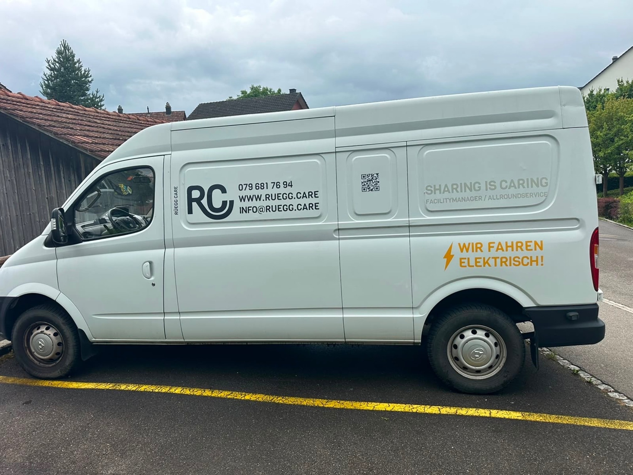 MAXUS EV80 2021