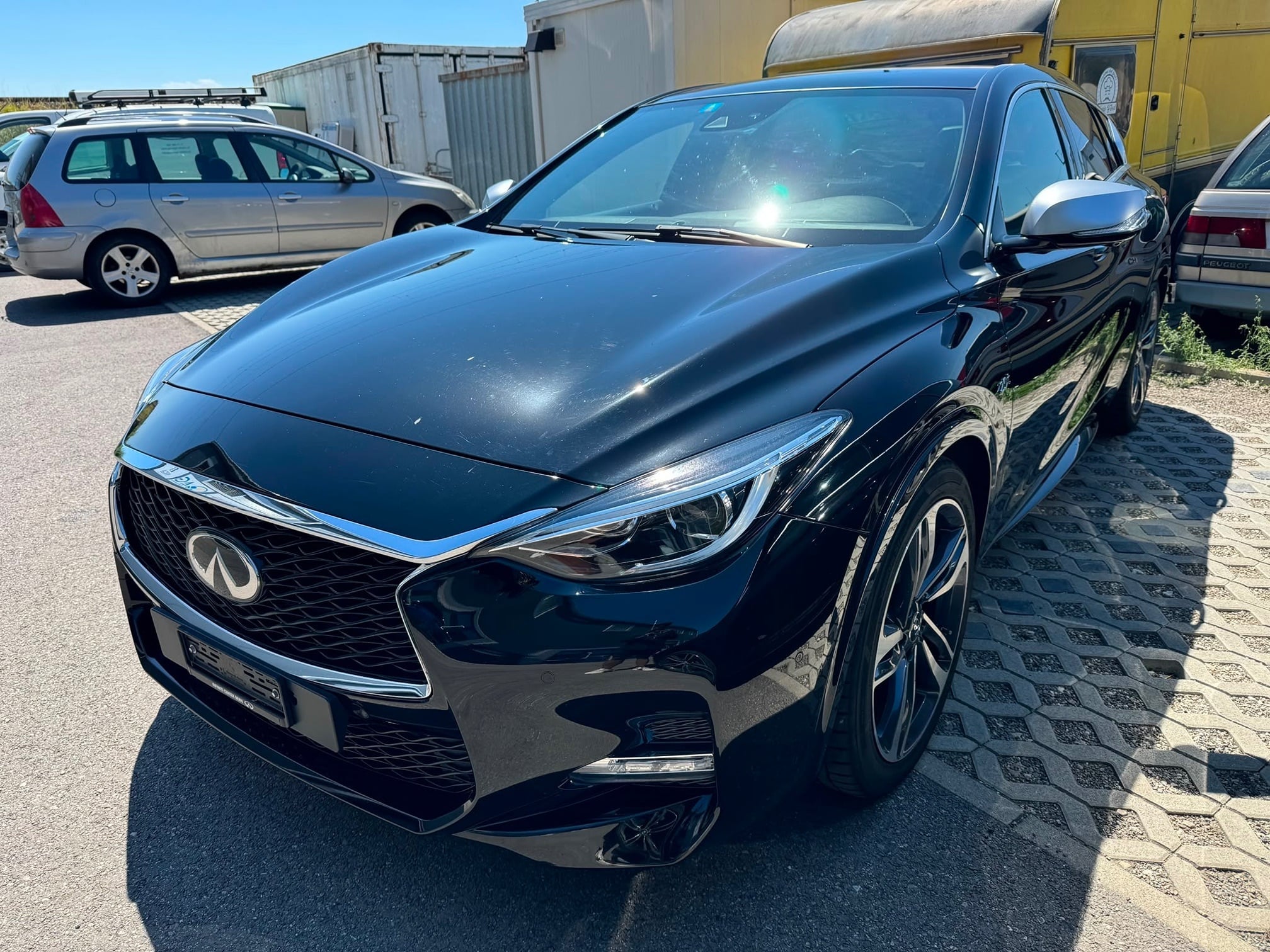 INFINITI Q30S 2016